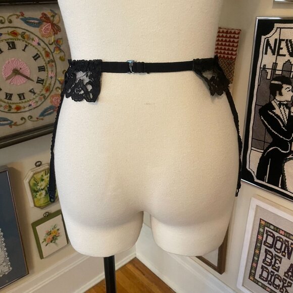 Vintage Black Lace Garter Belt With Adjustable Straps - Picture 4 of 5